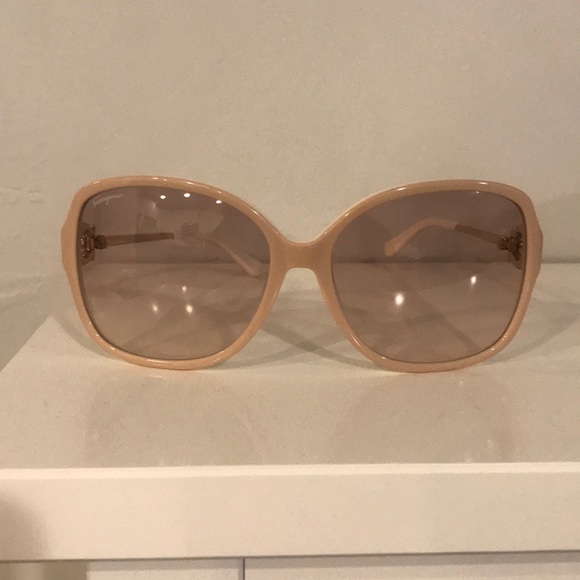 Salvatore Ferragamo Sunglasses - Picture 2 of 7
